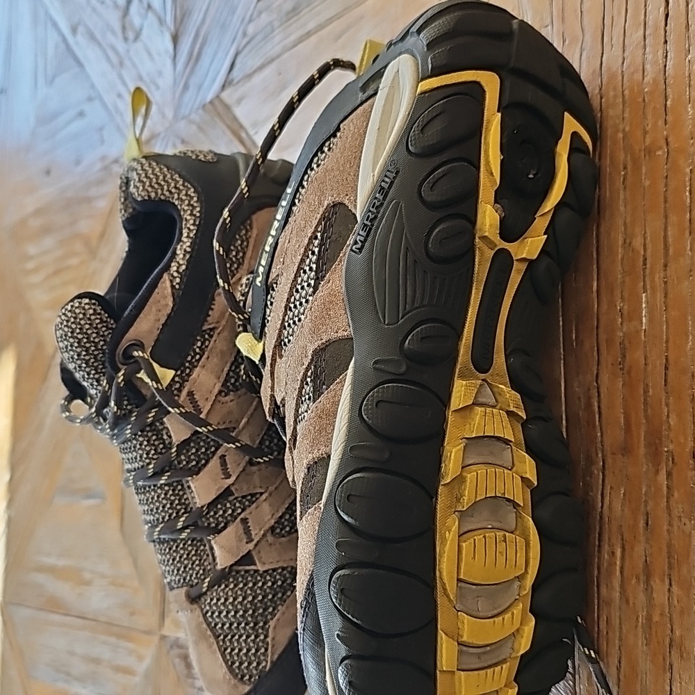MERRELL Hiking Trail Shoes! 7
